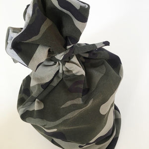 Beanie/tube i grøn army look str. 2-4 år. - TrikkerDesign