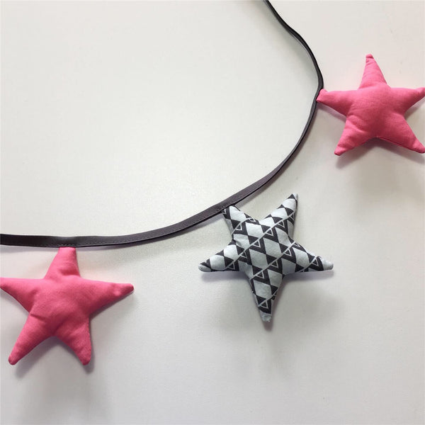 Ophæng med små stjerner i mønster/striber/lyserød/mint - TrikkerDesign