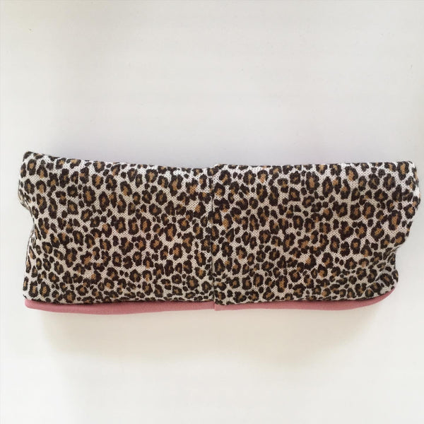 Pandebånd i fint leopard strik med rosa stretch - TrikkerDesign