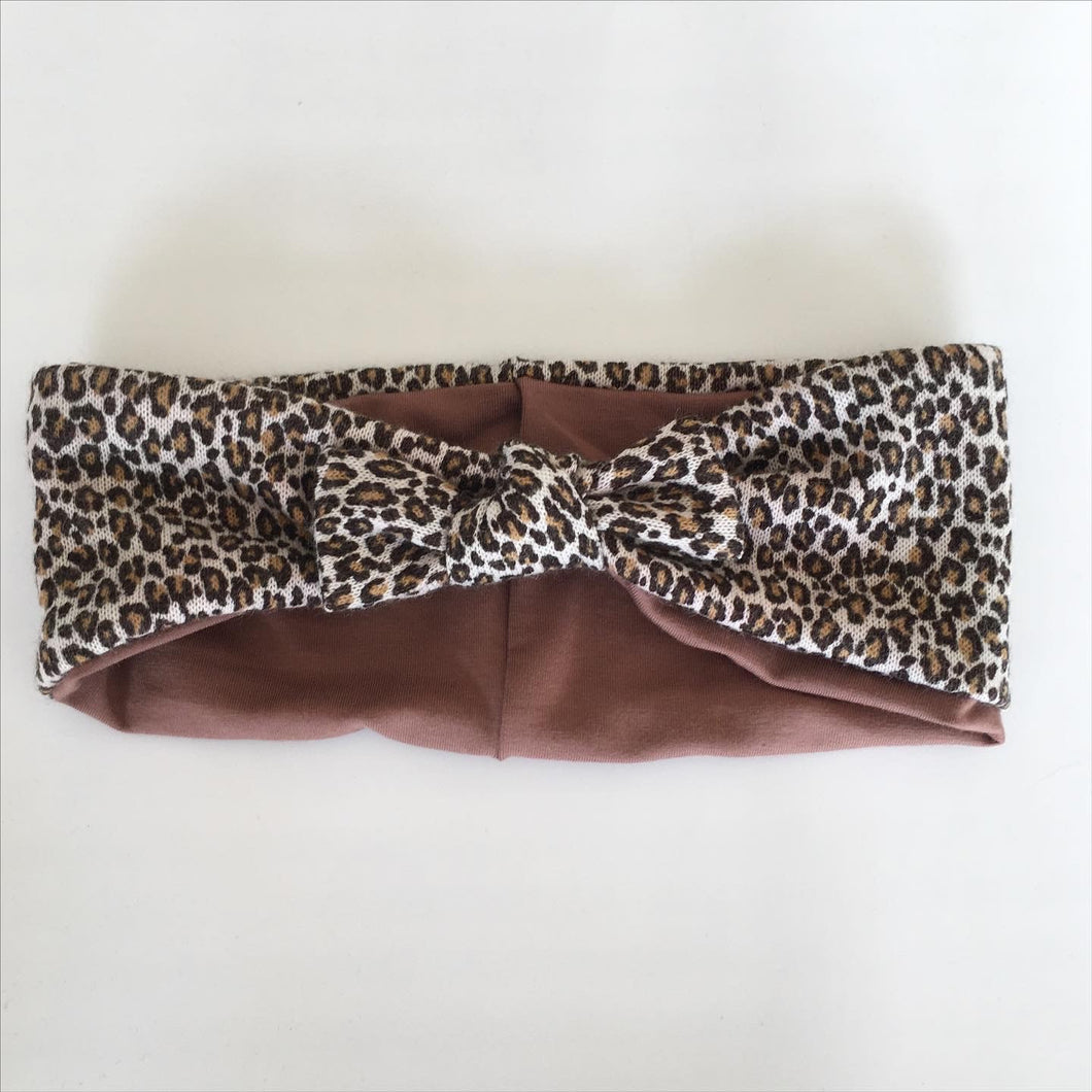 Pandebånd i leopard strik med mocca stretch - TrikkerDesign