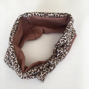 Pandebånd i leopard strik med mocca stretch - TrikkerDesign