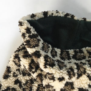 Halsedisse i leopard teddy med flaskegrønt fleece