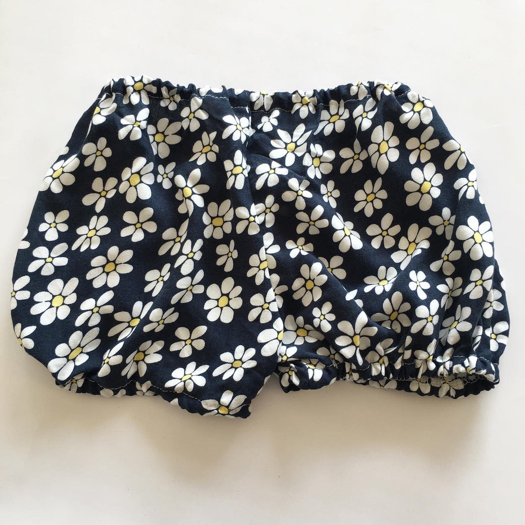 Bloomers i storblomstret stof str. 9-18 mdr. - TrikkerDesign