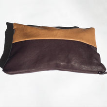 Indlæs billede til gallerivisning Lille clutch i plum og cognac.
