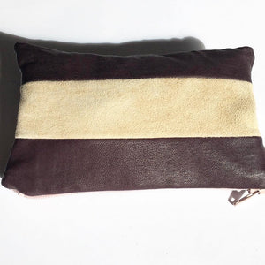 Lille clutch i plum og nude skind.