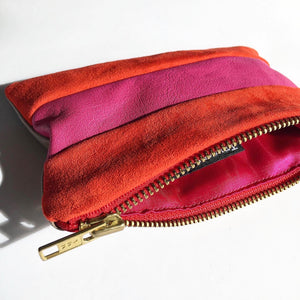 Lille clutch i pink og rødt skind.