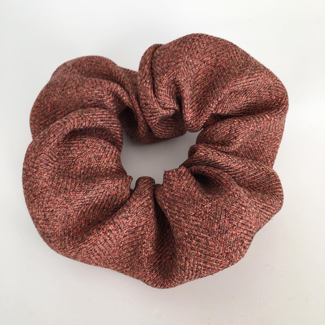 Scrunchie i jordfarver - TrikkerDesign