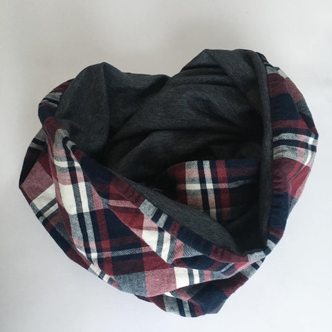 Tubetørklæde i tern med blåmeleret jersey