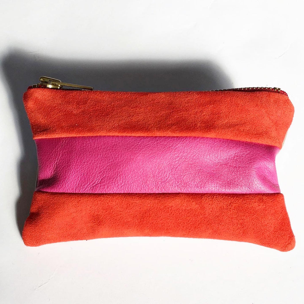 Lille clutch i pink og rødt skind.