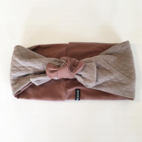 Pandebånd i beige quilt og mocca stretch - TrikkerDesign