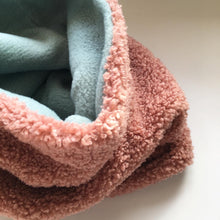 Indlæs billede til gallerivisning Halsedisse i rosa teddybear med mint fleece
