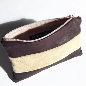 Lille clutch i plum og nude skind.