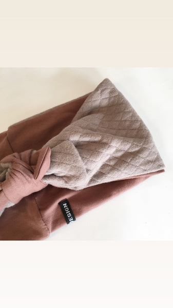 Pandebånd i beige quilt og mocca stretch - TrikkerDesign