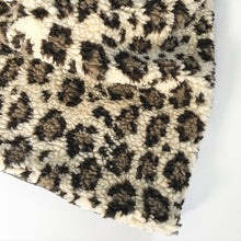 Indlæs billede til gallerivisning Halsedisse i leopard teddy med flaskegrønt fleece
