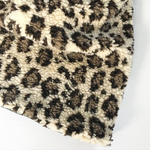 Halsedisse i leopard teddy med flaskegrønt fleece