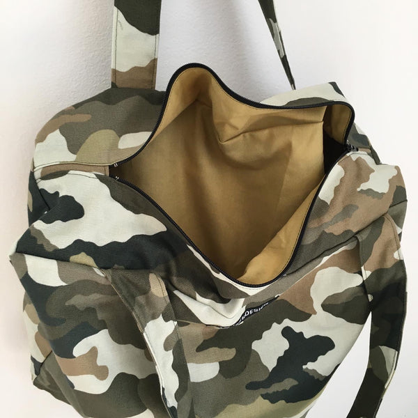 Army taske med lynlås og lille indvendig lomme - TrikkerDesign