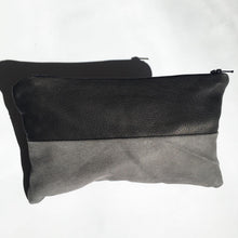 Indlæs billede til gallerivisning Lille clutch i sort, plum og grå.
