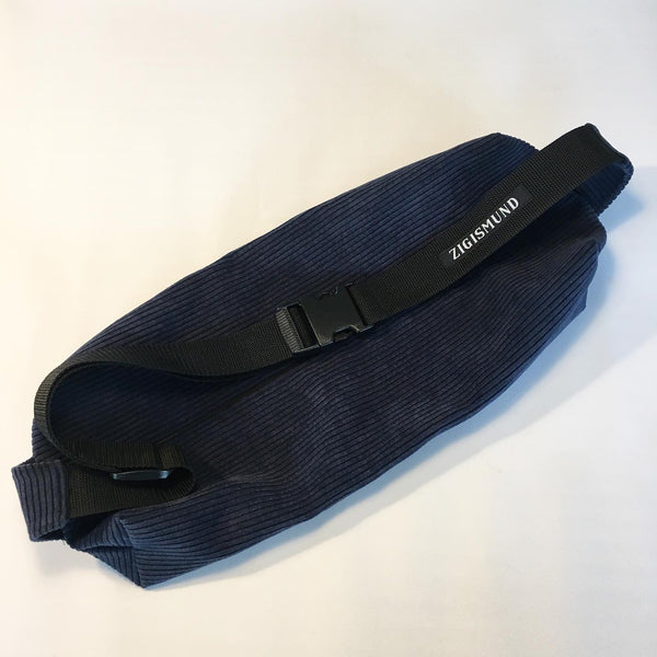 Crossbody taske i blåt møbelfløjl - TrikkerDesign