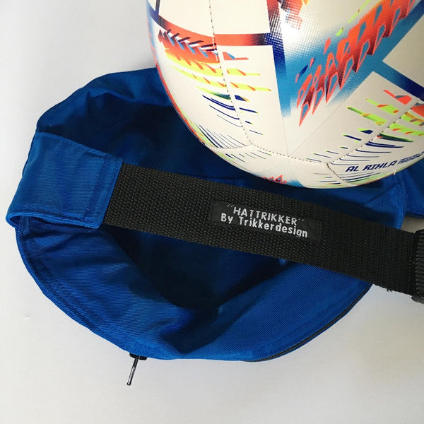 Fodboldtaske i koboltblå.