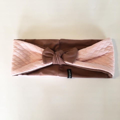 Pandebånd i lyserød quilt med mocca stretch - TrikkerDesign