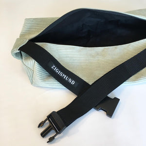 Crossbody/ pusletaske i mintfarvet fløjl - TrikkerDesign