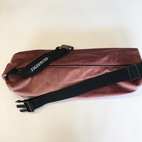 Crossbody bag/pusletaske i mørk rosa velour - TrikkerDesign
